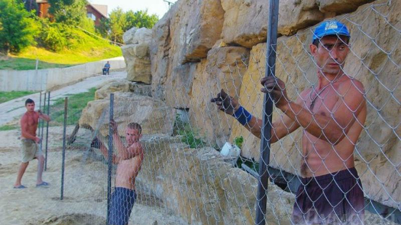 Освобожденный Саакашвили пляж снова огораживают