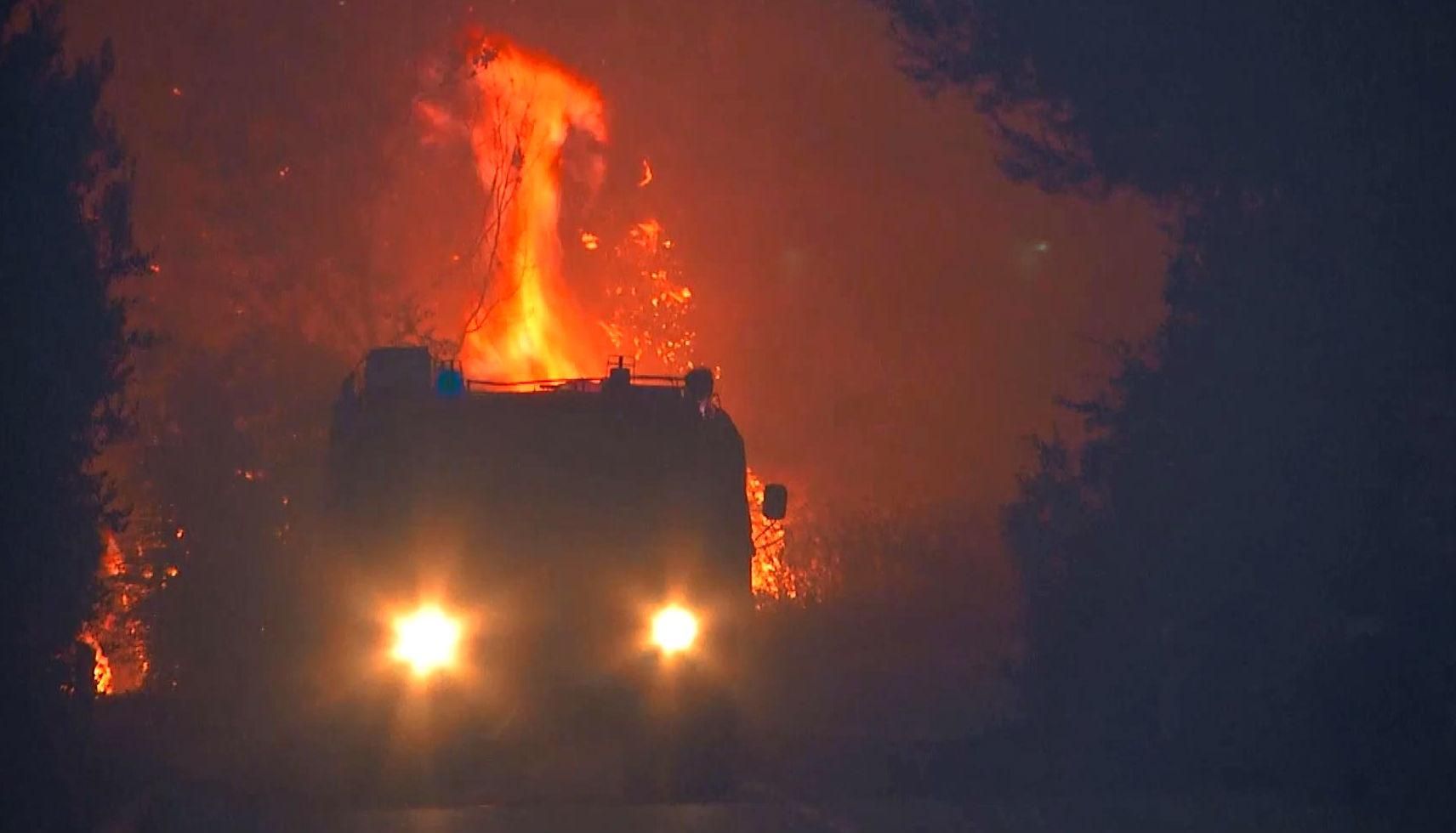Cотні туристів втекли з палаючої Хорватії Cотні туристів втекли з палаючої Хорватії