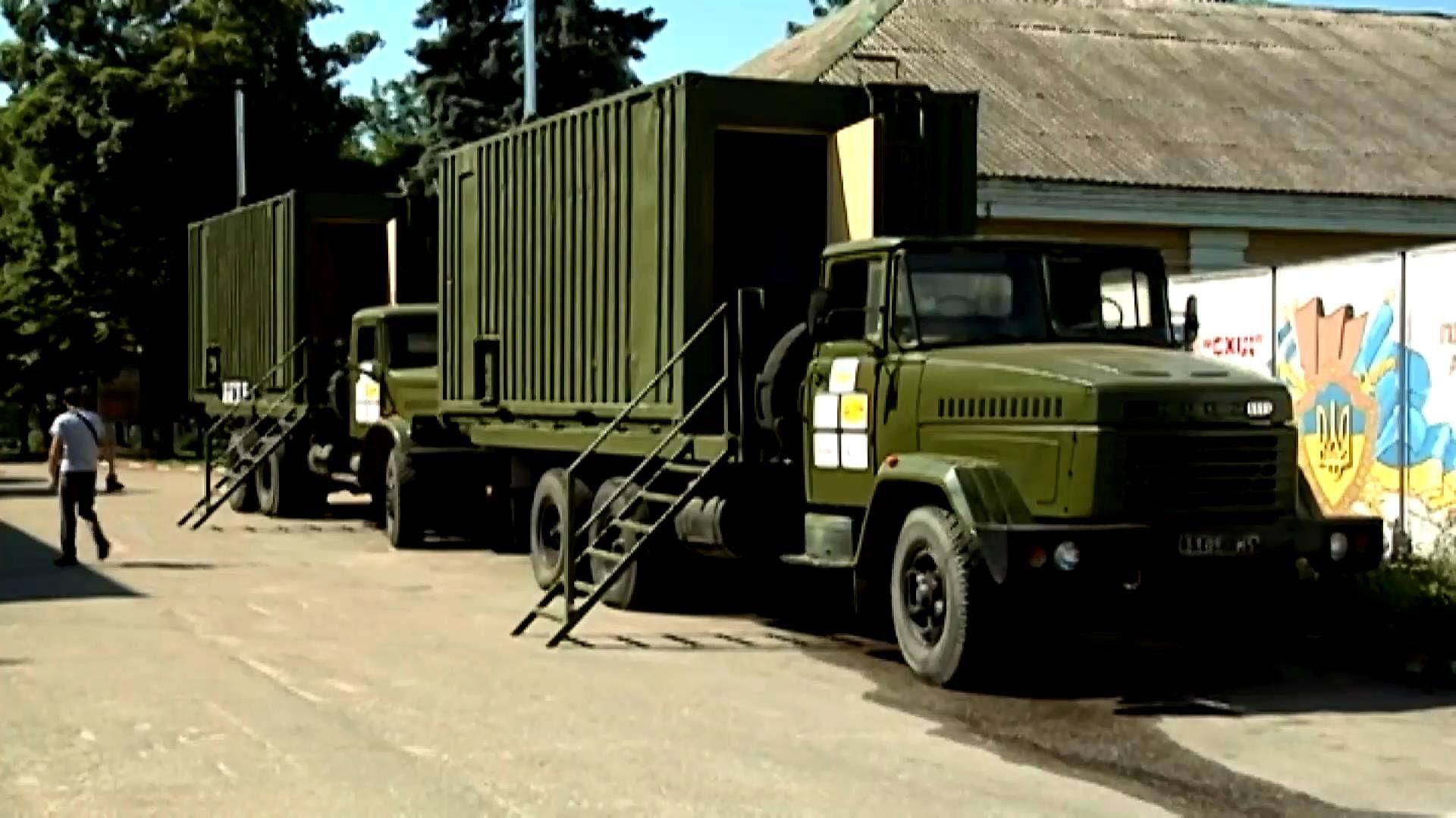 Волонтери перетворили КРАЗ на лазню для військових Волонтери перетворили КРАЗ на лазню для військових