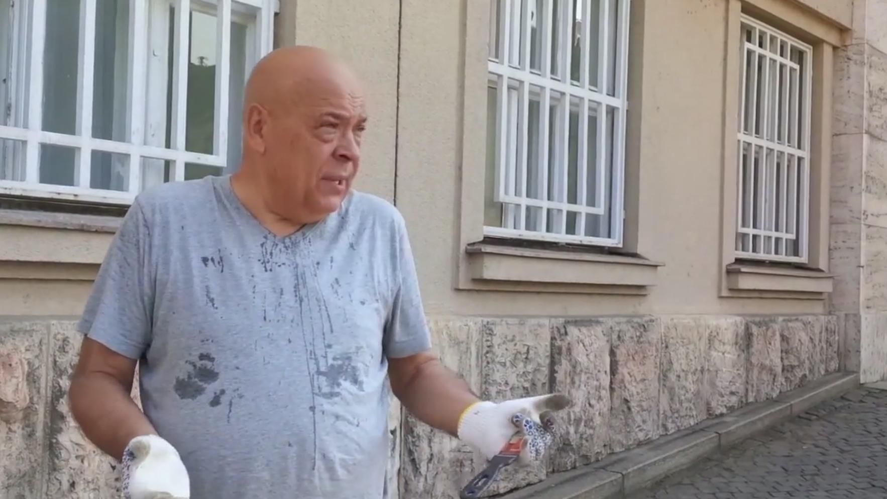 Москаль у джинсах вивів чиновників на суботник Москаль у джинсах вивів чиновників на суботник