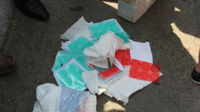 Аваков сообщил детали о фальшивых печатях в Чернигове Аваков сообщил детали о фальшивых печатях в Чернигове