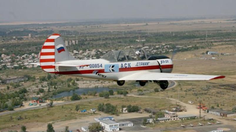У Росії літак впав у город приватного будинка. Пілоти загинули