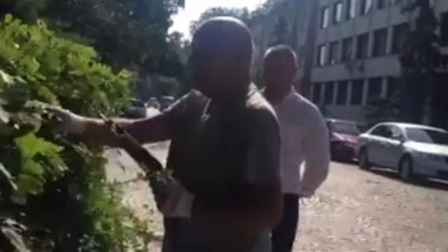 Як Москаль кущі в Ужгороді підстригав Як Москаль кущі в Ужгороді підстригав