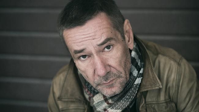 Звезда кино посетил бойцов на передовой Звезда кино посетил бойцов на передовой