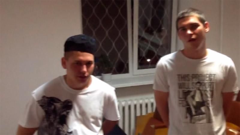 Неадекватні харківські "мажори" помочилися на очах в міліціонерів Неадекватні харківські "мажори" помочилися на очах в міліціонерів