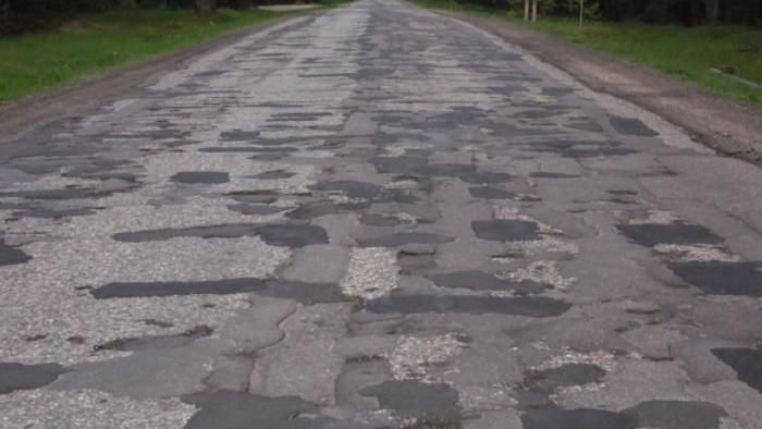 В министерстве инфраструктуры рассказали, когда в Украине отремонтируют все дороги