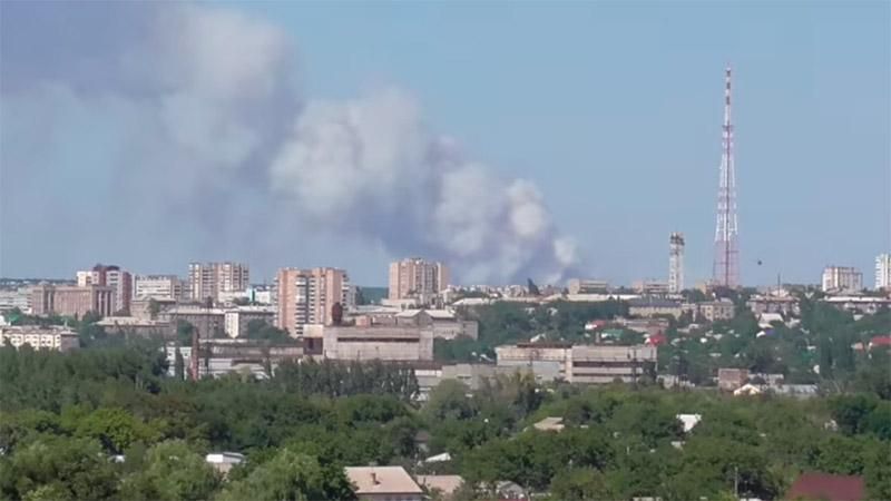 Масштабна пожежа в Луганську: дим валить аж до неба