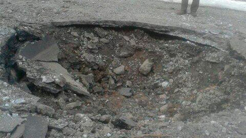 Бойовики обстріляли "екологічну бомбу" — Авдіївський завод Бойовики обстріляли "екологічну бомбу" — Авдіївський завод