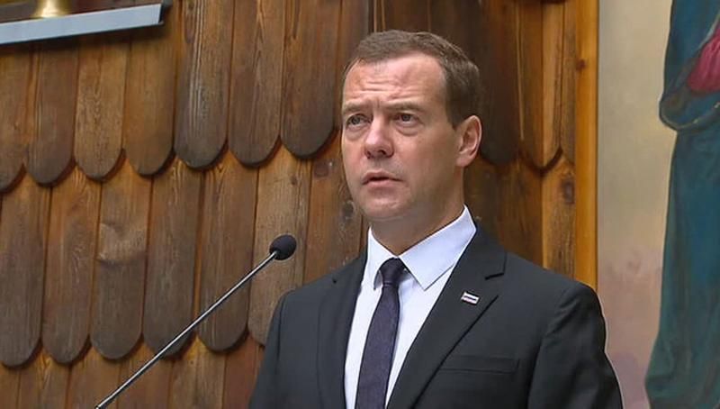 Медведев в Евросоюзе рассказывает, что он — за целостную Украину