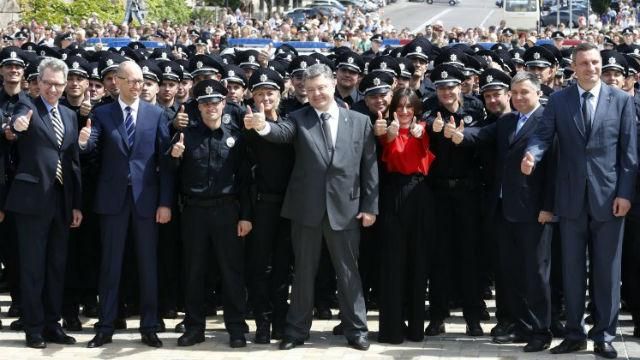 Порошенко "зв’язав руки" поліцейським 