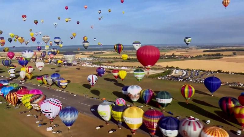 Захоплюючий рекорд у повітрі встановили у Франції Захоплюючий рекорд у повітрі встановили у Франції