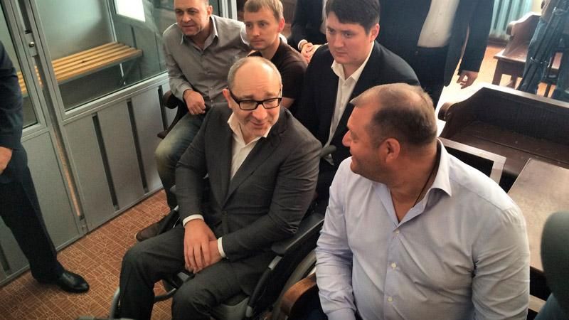 Кернес прибув до суду з Добкіним Кернес прибув до суду з Добкіним