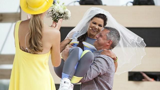 Руслана отпраздновала "свадьбу": на тарзанке и в спортивном костюме