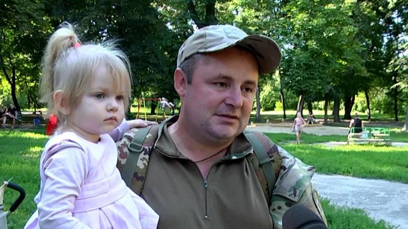 Медика з АТО, що врятував близько 200 життів, нагородили відзнакою Медика з АТО, що врятував близько 200 життів, нагородили відзнакою