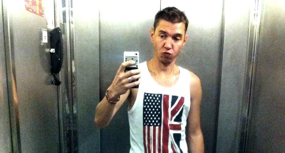 Російського радіоведучого ледь не побили за непатріотичний одяг Російського радіоведучого ледь не побили за непатріотичний одяг