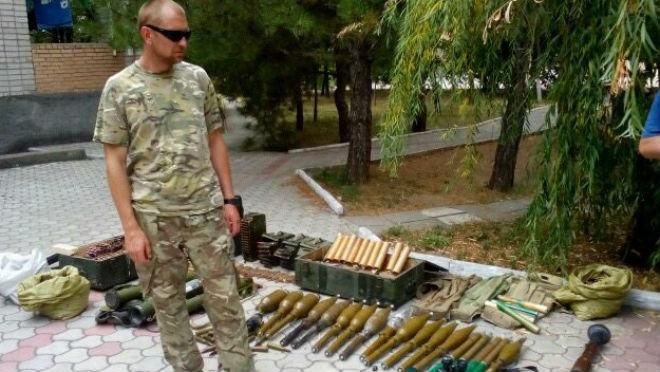 Покидаючи Широкине, "Донбас" "прихопив" арсенал зброї бойовиків Покидаючи Широкине, "Донбас" "прихопив" арсенал зброї бойовиків