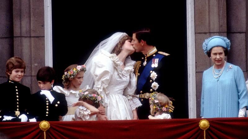 Мир отмечает годовщину свадьбы принцессы Дианы и принца Чарльза Мир отмечает годовщину свадьбы принцессы Дианы и принца Чарльза