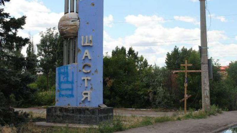 Боевики обстреляли Счастье: пылает дачный поселок Боевики обстреляли Счастье: пылает дачный поселок