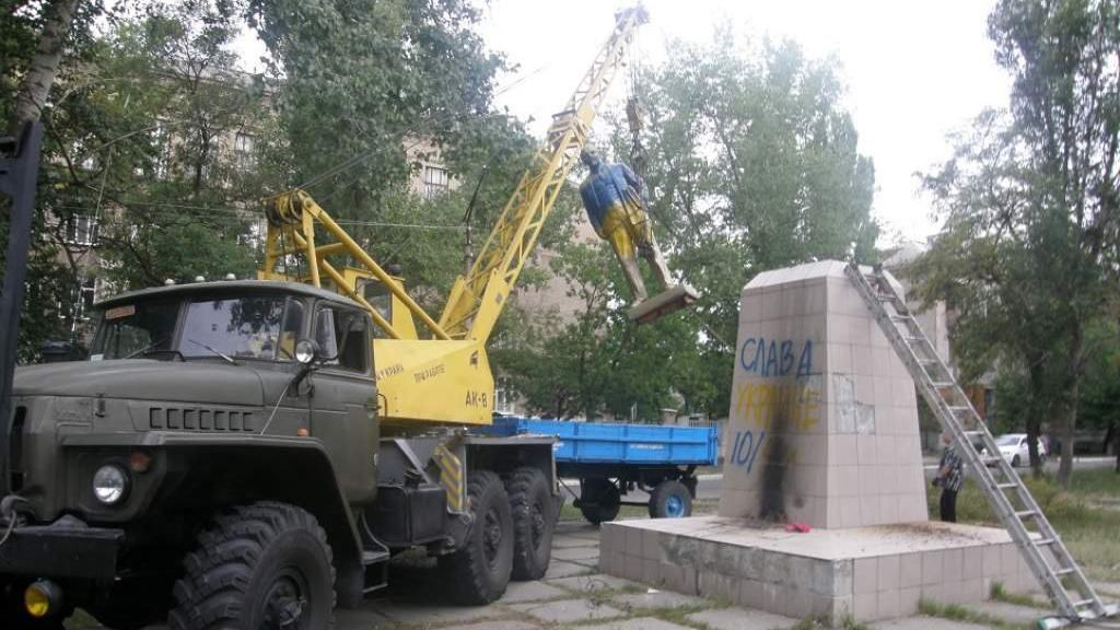 Синьо-жовті барви "не допомогли" Леніну на Луганщині