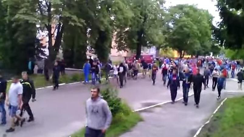 На Рівненщині — стрілянина через бурштин і бунт під райвідділком На Рівненщині — стрілянина через бурштин і бунт під райвідділком