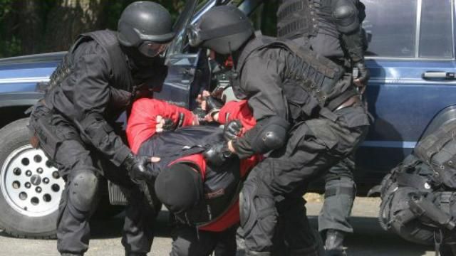 СБУ похвасталась сразу тремя задержанными пособниками террористов СБУ похвасталась сразу тремя задержанными пособниками террористов