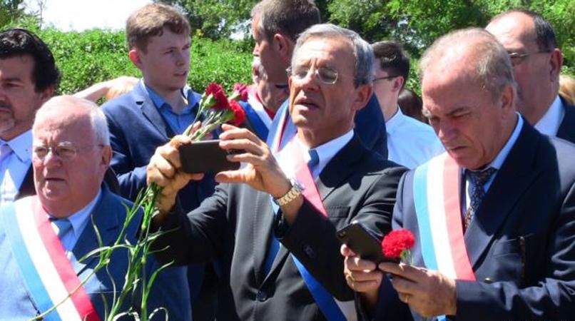 Україна таки покарала французьких депутатів, які їздили до Криму Україна таки покарала французьких депутатів, які їздили до Криму