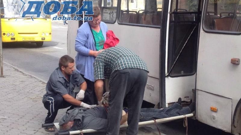 В маршрутке на глазах у пассажиров умер мужчина В маршрутке на глазах у пассажиров умер мужчина