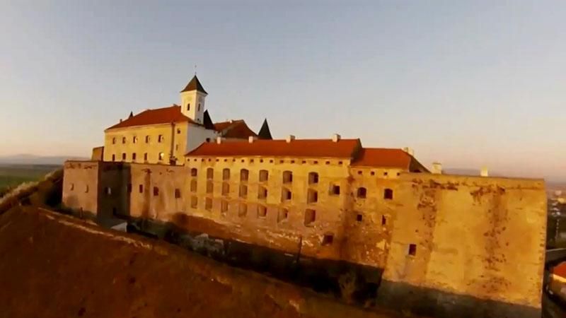 Топ-5 вражаючих місць Західної України Топ-5 вражаючих місць Західної України