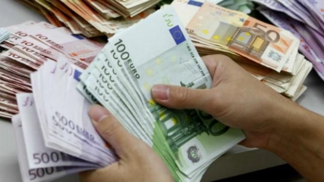 Швейцарія видала Україні шахрая, який вкрав майже 4 мільйони євро Швейцарія видала Україні шахрая, який вкрав майже 4 мільйони євро