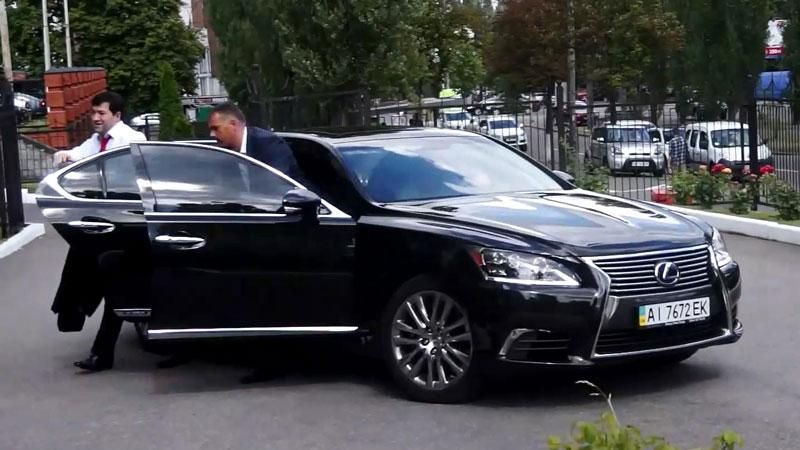 Откуда взялись "Лексусы" у работников Государственной фискальной службы Откуда взялись "Лексусы" у работников Государственной фискальной службы