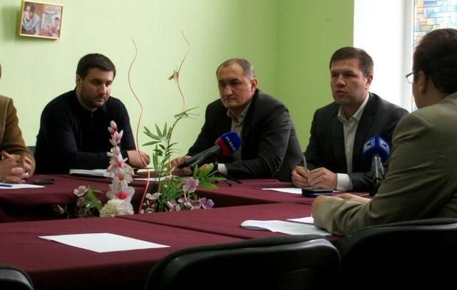 Мариупольской власти "отвратительны" слова "Слава Украине!" Мариупольской власти "отвратительны" слова "Слава Украине!"