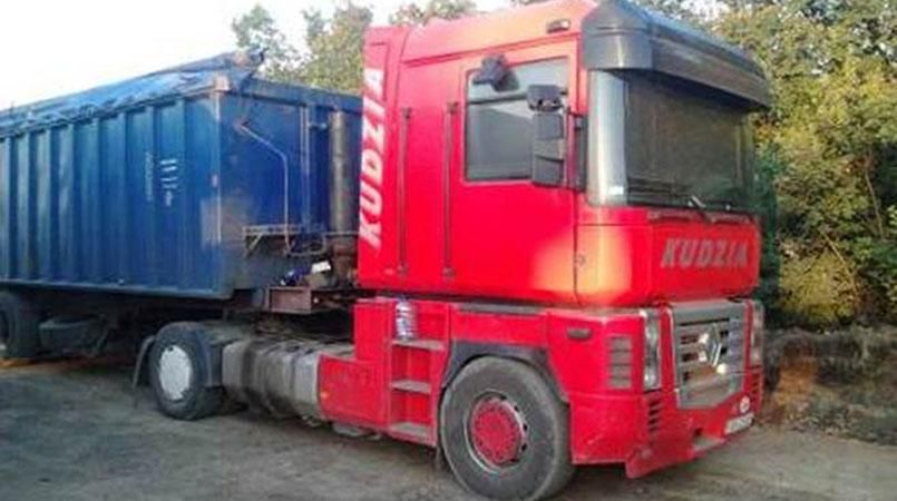 Терористам хитрістю хотіли завезти алкоголю і цигарок на мільйон Терористам хитрістю хотіли завезти алкоголю і цигарок на мільйон