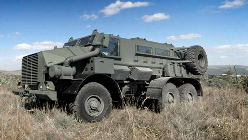 Шалений БТР роз’їжджає Києвом Шалений БТР роз’їжджає Києвом