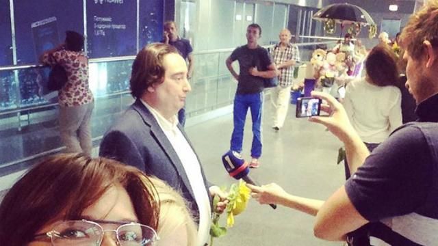 Фотофакт: Гужва хвалиться, що вже вдома Фотофакт: Гужва хвалиться, що вже вдома