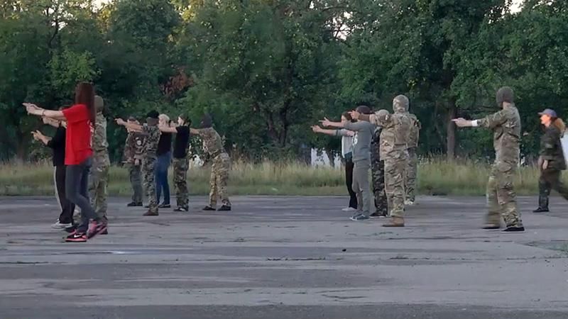 Как женщины готовятся к войне Как женщины готовятся к войне