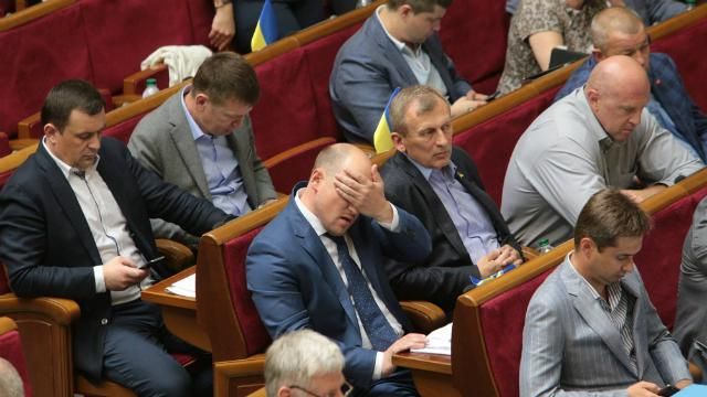 Рейтинг депутатов-прогульщиков: кто реже всех бывает в Раде (инфографика) Рейтинг депутатов-прогульщиков: кто реже всех бывает в Раде (инфографика)