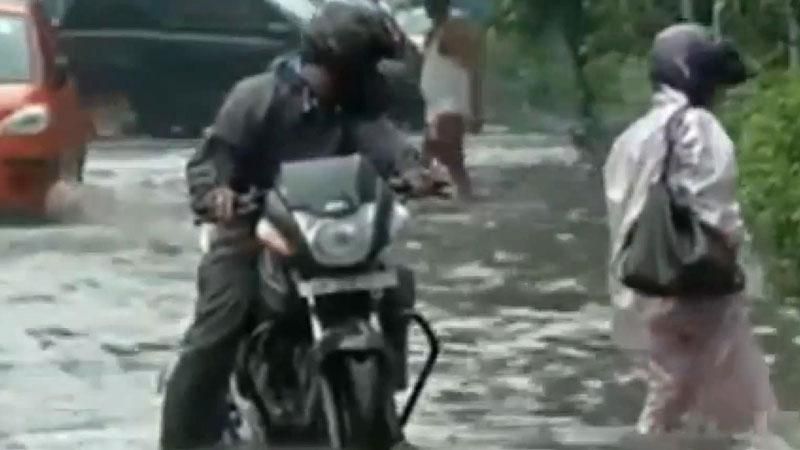 Стихія в Індії забрала півтори сотні життів Стихія в Індії забрала півтори сотні життів