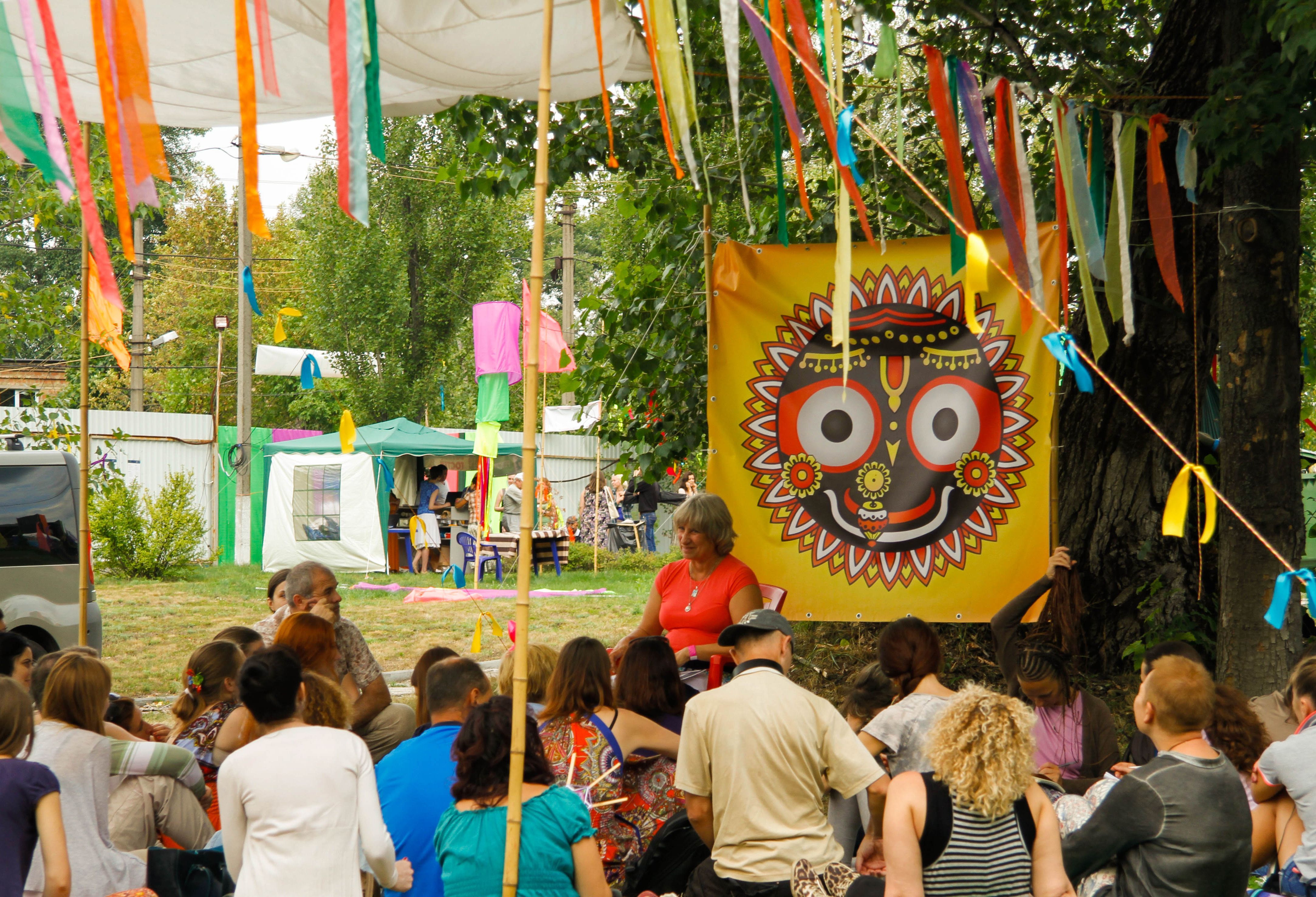 Слушай, кушай и танцуй! Фестиваль на Трухановому острові Слушай, кушай и танцуй! Фестиваль на Трухановому острові