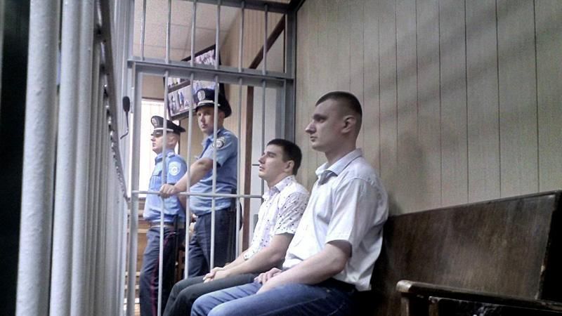 Экс-беркутовцев суд оставил за решеткой до 1 октября Экс-беркутовцев суд оставил за решеткой до 1 октября