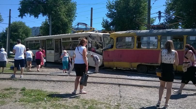 В Харькове редкая авария —лобовое столкновение двух трамваев