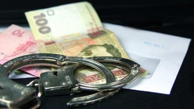 Лікаря кинули за ґрати за хабарництво у військкоматі Лікаря кинули за ґрати за хабарництво у військкоматі