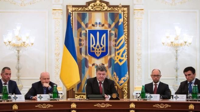 Порошенко терміново викликав Яценюка і компанію Порошенко терміново викликав Яценюка і компанію