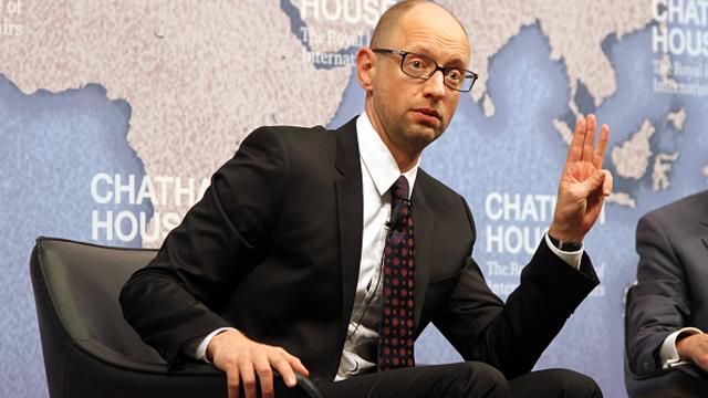 Мозги вместо автоматов, — Яценюк хочет "перевооружить" налоговиков Мозги вместо автоматов, — Яценюк хочет "перевооружить" налоговиков