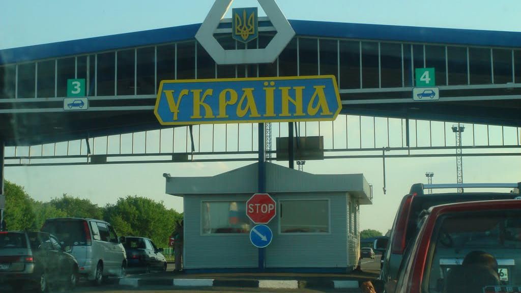 Россиянин попросил политического убежища в Украине: слишком много критиковал Путина Россиянин попросил политического убежища в Украине: слишком много критиковал Путина