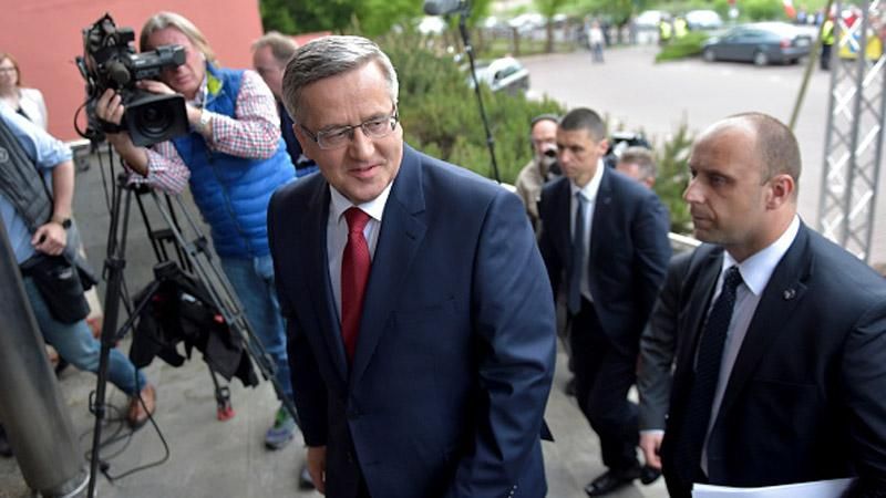 Коморовский напоследок сделал подарок Украине Коморовский напоследок сделал подарок Украине