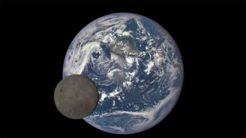 NASA показало "темний" бік Місяця