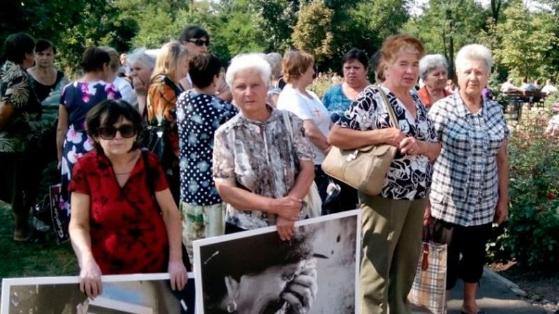 На штаб ОБСЄ знову налетіли мітингувальники з Донецька