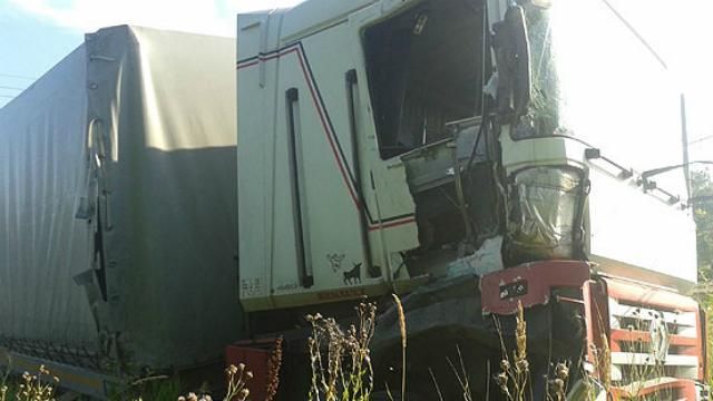 Поляк на грузовике столкнулся с поездом на Волыни