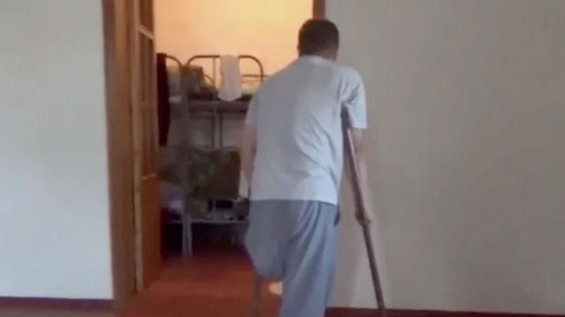 Стрелков держит раненых боевиков в отеле, медицинскую помощь им не спешат предоставить Стрелков держит раненых боевиков в отеле, медицинскую помощь им не спешат предоставить