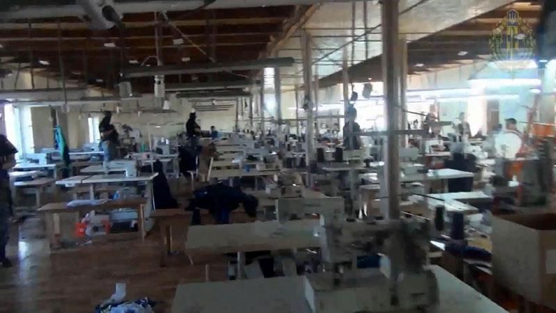 В Одессе мигранты-рабы шили брендовую одежду В Одессе мигранты-рабы шили брендовую одежду